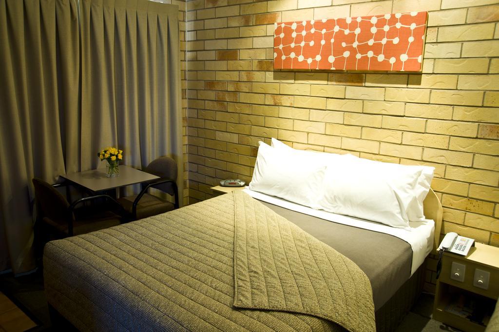 Starlight Motor Inn Roma Exterior photo
